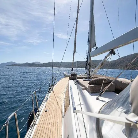 Hka Neta Yachting Botel *