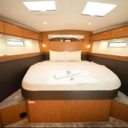 Hka Neta Yachting Bådhotel